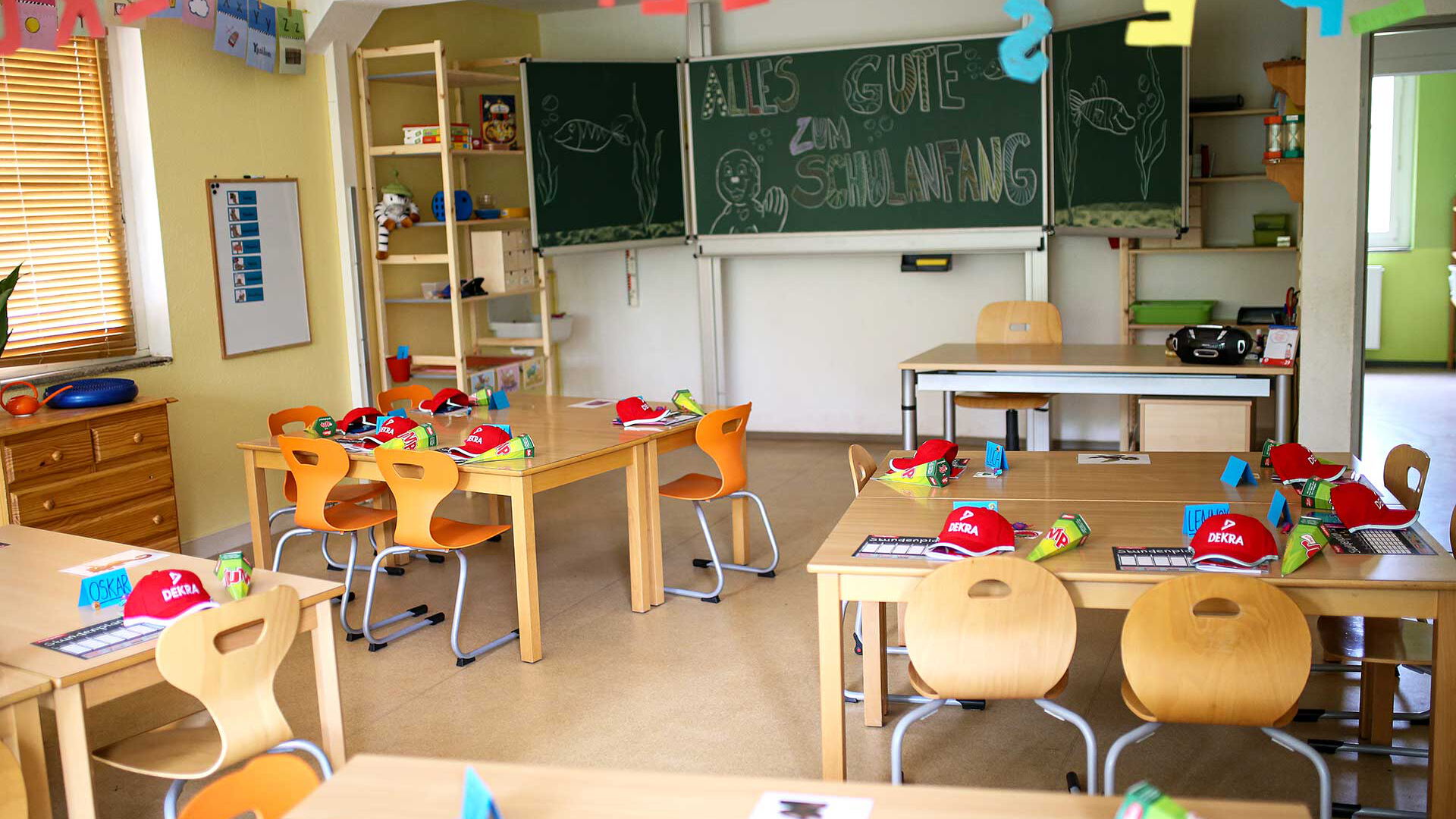 Ein geschmücktes Klassenzimmer der Grundschule Leonardo zum Schulanfang.